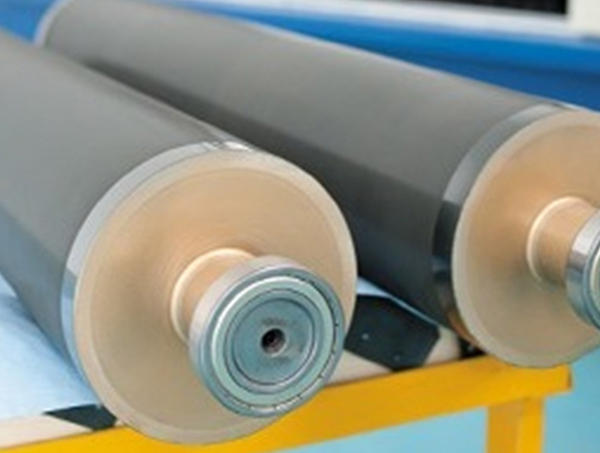 Hvad er fordelene ved hårdlegeringsbelagte valser i industrielle applikationer?